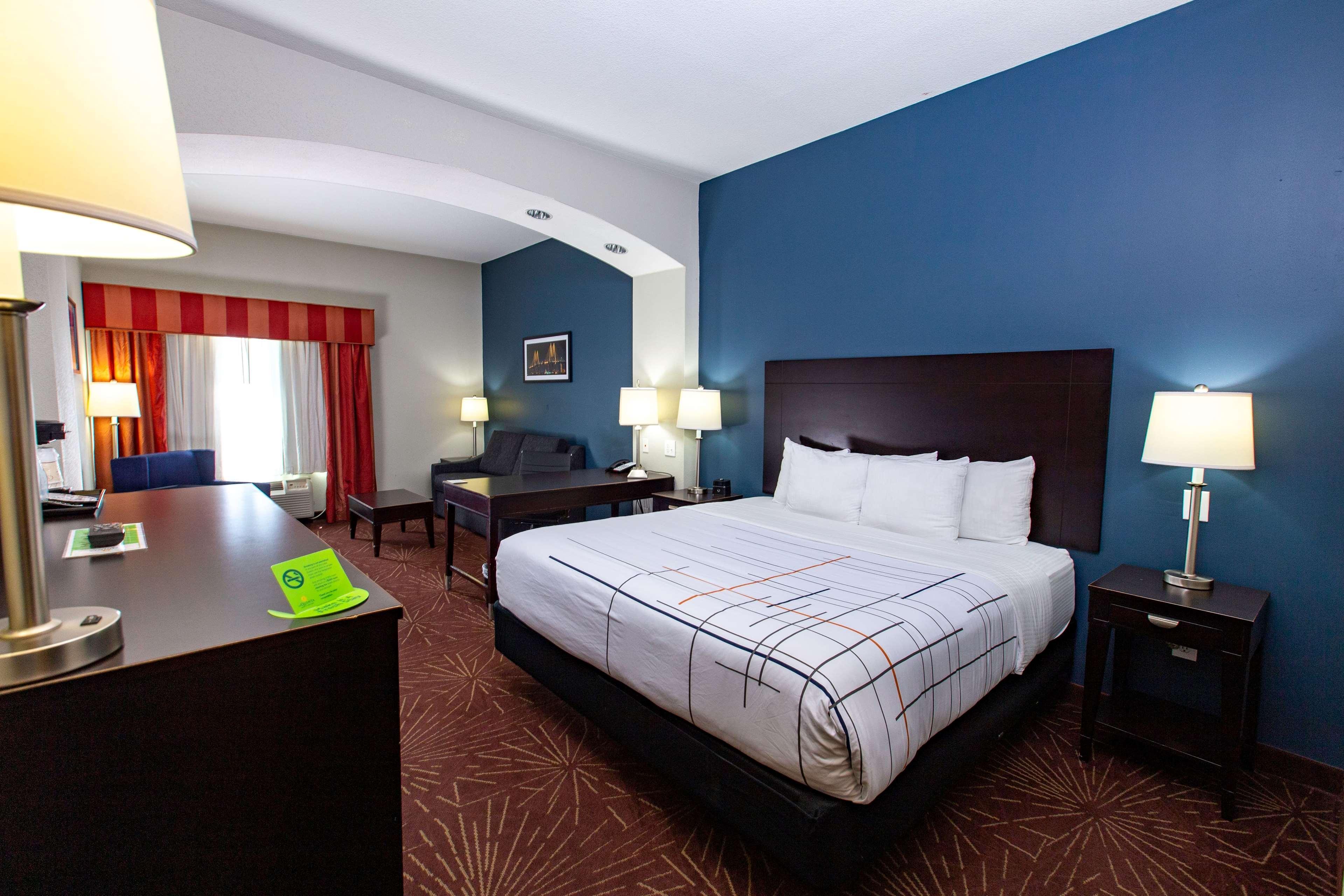 La Quinta By Wyndham Houston East At Normandy Hotell Exteriör bild