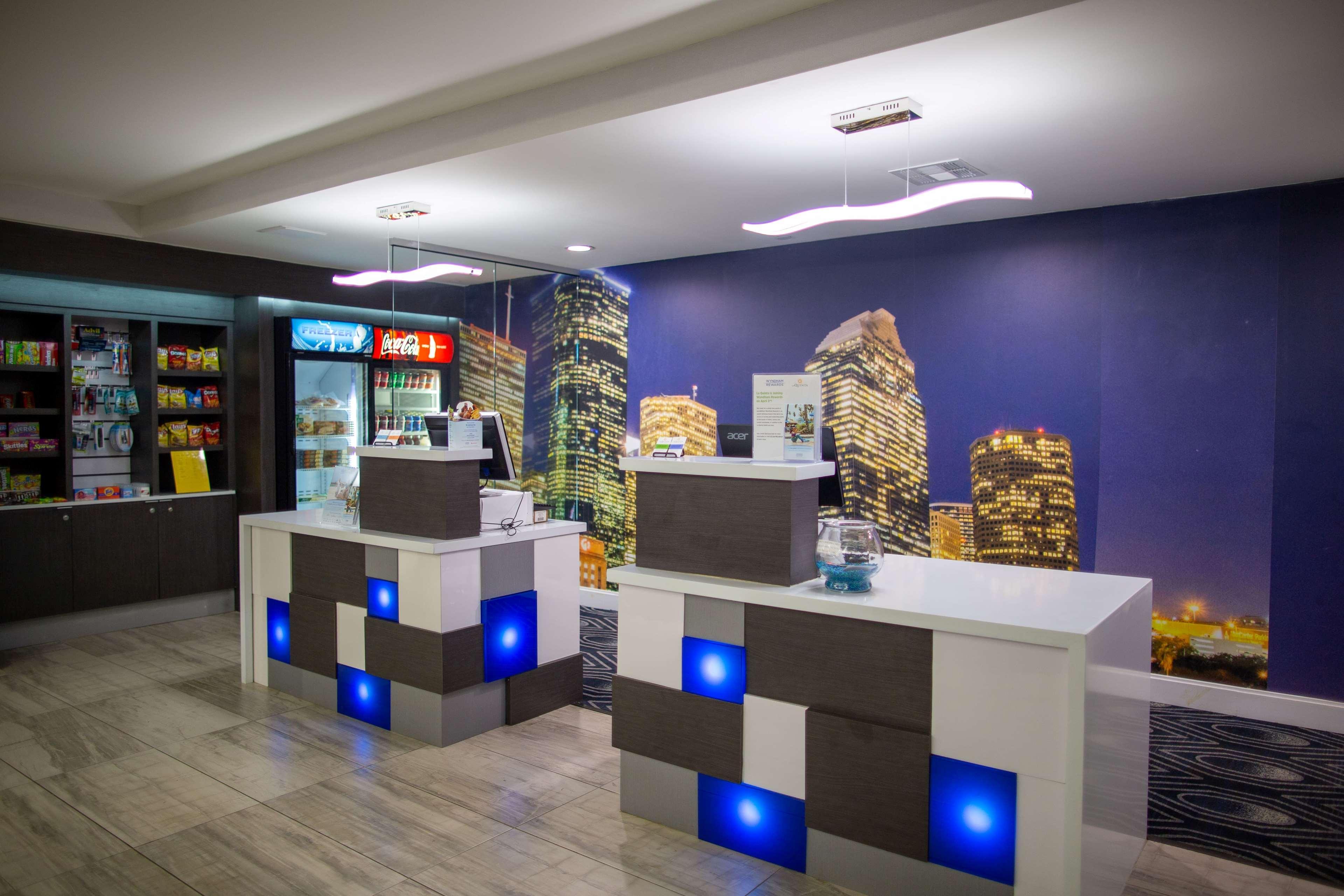 La Quinta By Wyndham Houston East At Normandy Hotell Exteriör bild