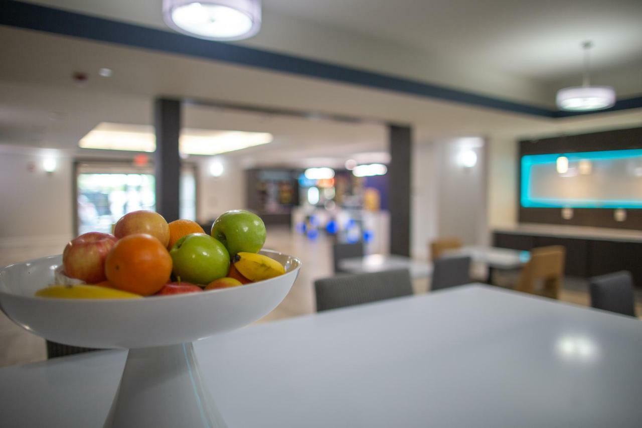 La Quinta By Wyndham Houston East At Normandy Hotell Exteriör bild
